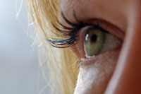 Blue and green lashes at outer edge - Click here to enlarge this image